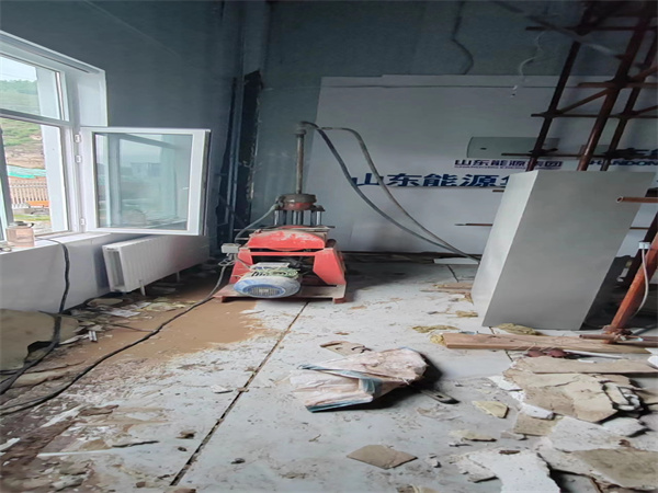 平房地基基础下沉墙体裂缝加固注浆顶升施工