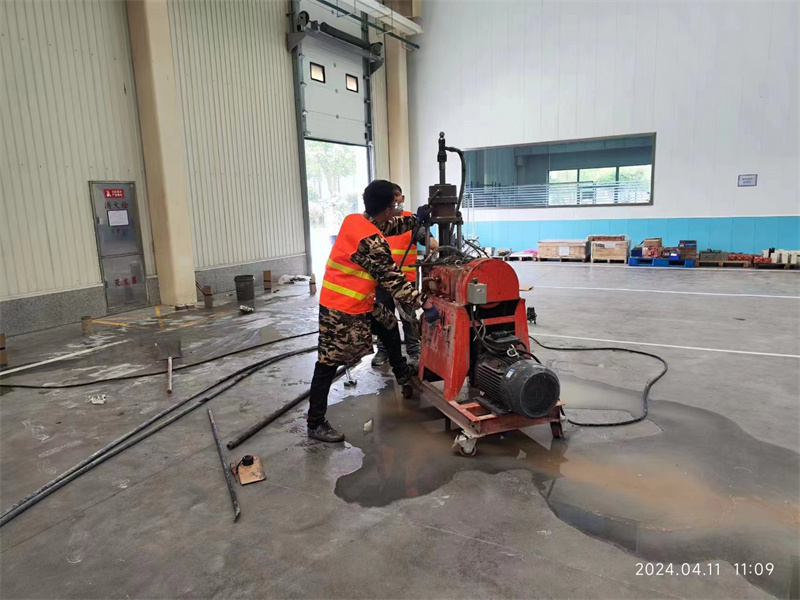 平房厂房地面下沉塌陷注浆加固施工